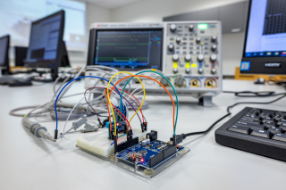 Ukázka I2C komunikace, osciloskop, logický analyzátor